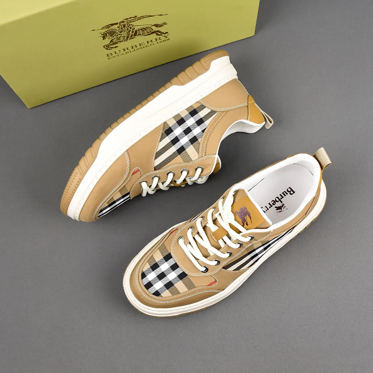 PP420❣️❣️❣️Burberry [Burberry] fashionable lace-up cloth shoes, uppers made of breathable fabric, rubber foam soles, men's size 38-44